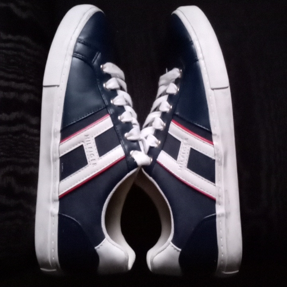 Tommy Sneakers - Picture 3 of 8